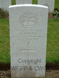 Wulverghem-Lindenhoek Road Military Cemetery - Pitts, F