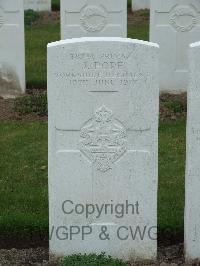 Wulverghem-Lindenhoek Road Military Cemetery - Pope, J