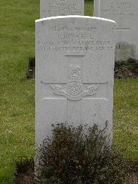 Wulverghem-Lindenhoek Road Military Cemetery - Powell, Abel