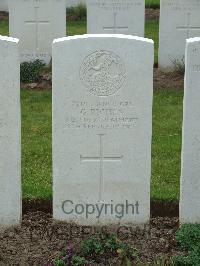 Wulverghem-Lindenhoek Road Military Cemetery - Riches, G