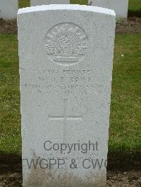 Wulverghem-Lindenhoek Road Military Cemetery - Rowe, Walter John Thomas