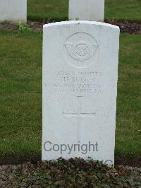 Wulverghem-Lindenhoek Road Military Cemetery - Scott, H