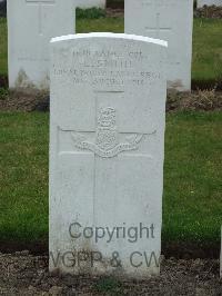 Wulverghem-Lindenhoek Road Military Cemetery - Smith, L