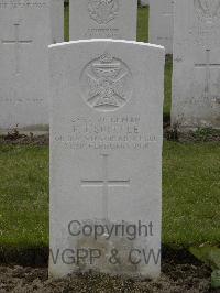 Wulverghem-Lindenhoek Road Military Cemetery - Spittle, F T