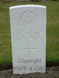 Wulverghem-Lindenhoek Road Military Cemetery - Storrar, W E