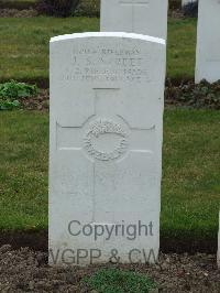 Wulverghem-Lindenhoek Road Military Cemetery - Street, Jack Selby