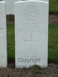 Wulverghem-Lindenhoek Road Military Cemetery - Tagg, Benjamin Haydn