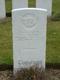 Wulverghem-Lindenhoek Road Military Cemetery - Turton, John