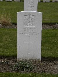 Wulverghem-Lindenhoek Road Military Cemetery - Vine, W E