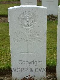 Wulverghem-Lindenhoek Road Military Cemetery - Warden, R E