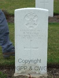 Wulverghem-Lindenhoek Road Military Cemetery - Warner, R