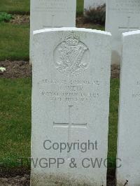 Wulverghem-Lindenhoek Road Military Cemetery - Weir, R