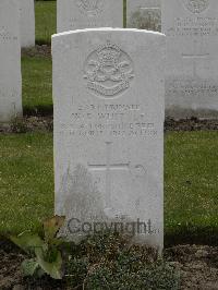 Wulverghem-Lindenhoek Road Military Cemetery - Whittle, William Steen