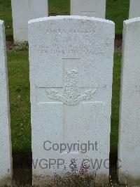 Wulverghem-Lindenhoek Road Military Cemetery - Yates, Edwin