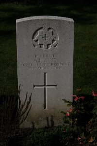 Houplines Communal Cemetery Extension - Avis, A E