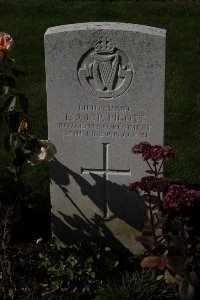 Houplines Communal Cemetery Extension - Pigott, Eric John Keefe Pemberton