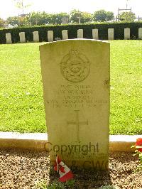 Le Mans West Cemetery - Crum, Wallace Watson