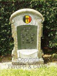 Le Mans West Cemetery - Hennebo, Albrecht