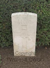 Le Mans West Cemetery - Howse, W J