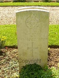 Le Mans West Cemetery - Jones, Howard Kitchener