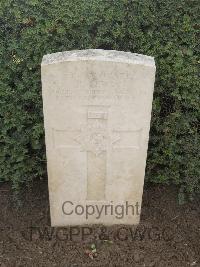 Le Mans West Cemetery - Lewis, R
