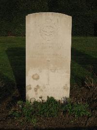 Le Mans West Cemetery - Olley, Michael George