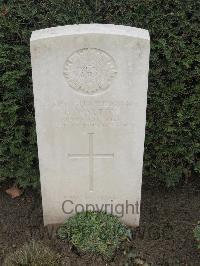 Le Mans West Cemetery - Walton, H
