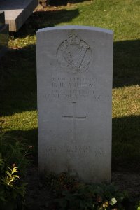 Bois Grenier Communal Cemetery - Andrews, Robert Hutchison