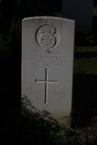 Bois Grenier Communal Cemetery - Beddoes, W