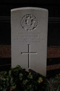 Bois Grenier Communal Cemetery - Bowhey, C W