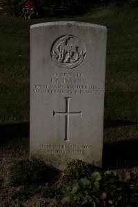 Bois Grenier Communal Cemetery - Darby, John Frederick