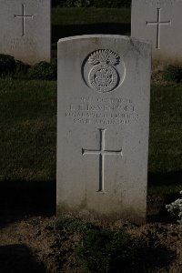 Bois Grenier Communal Cemetery - Davenport, E E