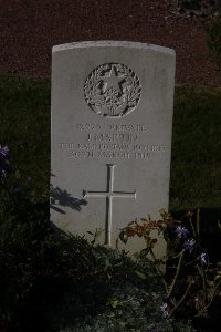 Bois Grenier Communal Cemetery - Martin, J