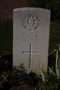 Bois Grenier Communal Cemetery - Woods, W