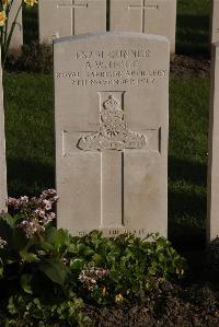 Coxyde Military Cemetery - Hogg, Alfred William