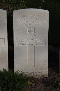 Coxyde Military Cemetery - Walker, W