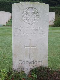 St. Desir War Cemetery - Lynn, Thomas Alexander