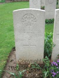 Peronne Road Cemetery Maricourt - Boyle, J