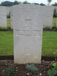 Peronne Road Cemetery Maricourt - Cummings, R