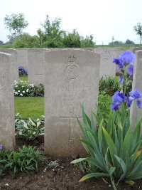 Peronne Road Cemetery Maricourt - Davis, E C