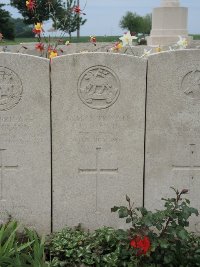 Peronne Road Cemetery Maricourt - Davis, J H