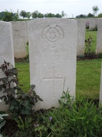 Peronne Road Cemetery Maricourt - Jones, Robert Lloyd