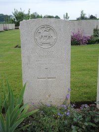 Peronne Road Cemetery Maricourt - Lucas, H