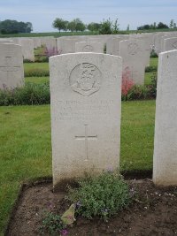 Peronne Road Cemetery Maricourt - MacKenzie, D A