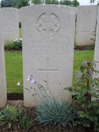 Peronne Road Cemetery Maricourt - Maskell, F C