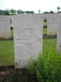 Peronne Road Cemetery Maricourt - Rolt, R