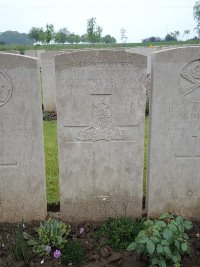 Peronne Road Cemetery Maricourt - Tucker, G W