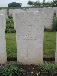 Peronne Road Cemetery Maricourt - White, W