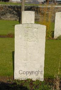 Pond Farm Cemetery - Carver, G H