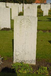 Pond Farm Cemetery - Hogshaw, Robert